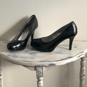 Black Pumps